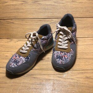 Inkkas Women gray and cognac lace up jogger shoes with geometric motives, Limite